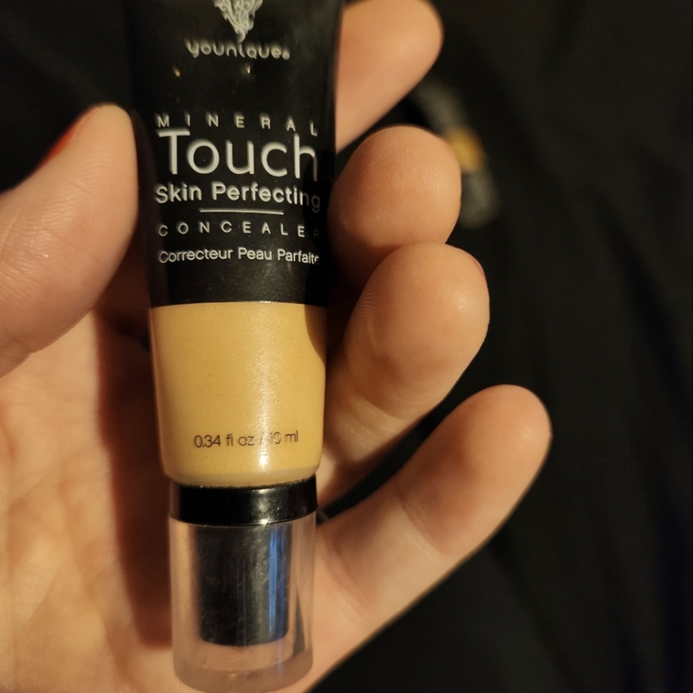 Younique velour concealer
